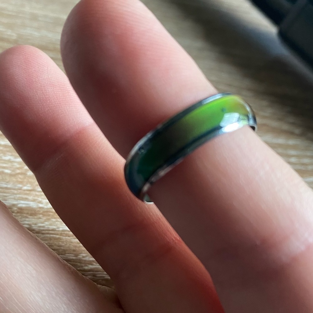 NEW Color Changing Mood Ring Simple Band Style - Picture 2 of 4